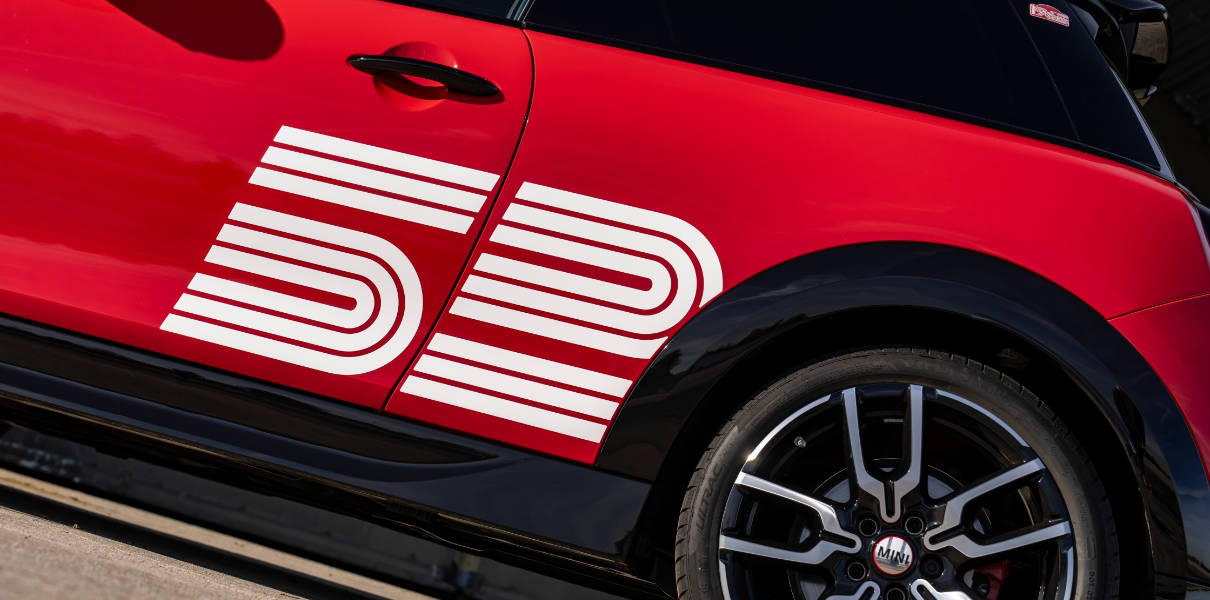 MINI 1965 Victory Edition allie puissance et responsabilité